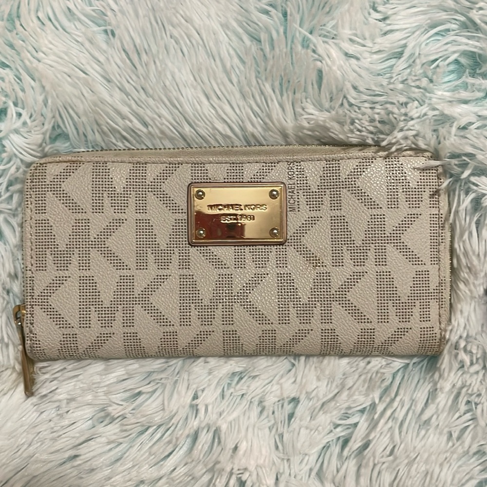 micheal kors long wallet